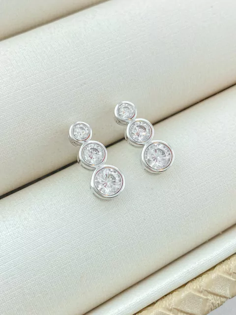 BRINCO TRÊS PONTOS DE LUZ CRISTAL RODIO BRANCO