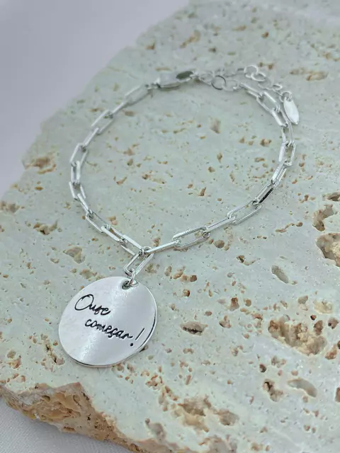PULSEIRA COM PINGENTE ESCRITA OUSE COMEÇAR -RODIO BRANCO
