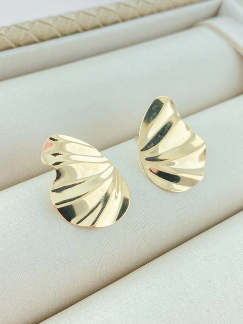 BRINCO FOLHA ONDULADA 25MM