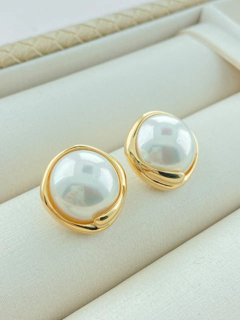 BRINCO PÉROLA MABE COM BORDA DOURADA FOLHADA A OURO