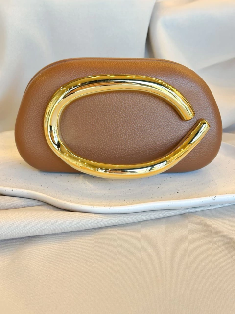 CLUTCH ALÇA FIXA DOURADA COURO CARAMELO