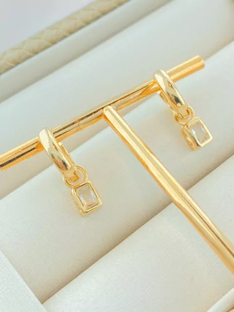 BRINCO ARGOLA DE CLICK COM PENDENTE REMOVÍVEL CRISTAL FOLHADO A OURO