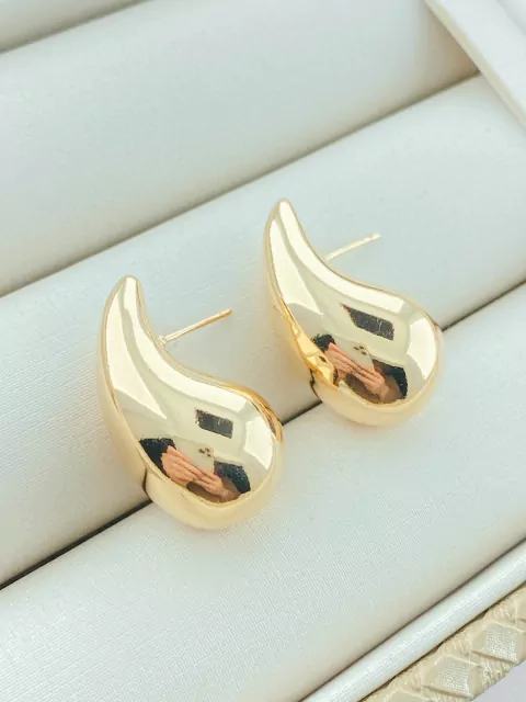 BRINCO GOTA LISA TAMANHO G OURO 18K