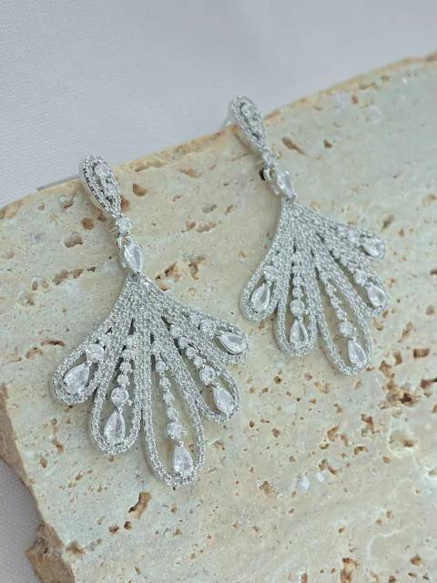 BRINCO LEQUE CRAVEJADO RODIO BRANCO