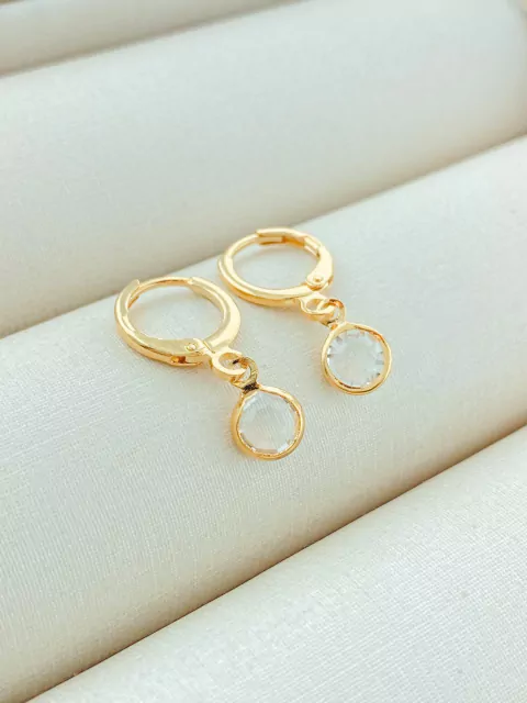 BRINCO ARGOLA DE CLICK COM PONTO DE LUZ CRISTAL FOLHADO A OURO