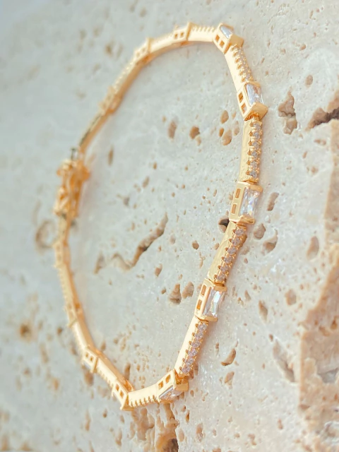 PULSEIRA RIVIERA NAVETE CRISTAL COM PONTO DE LUZ