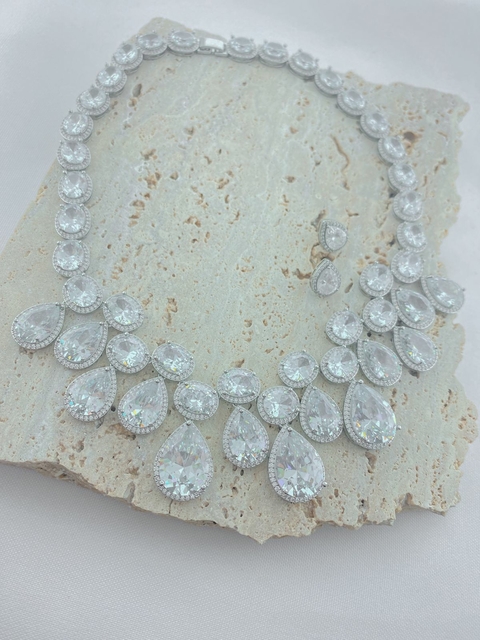 CONJUNTO COLAR E BRINCO GOTAS PENDENTES CRAVEJADAS COM MICROZIRCONIAS LINHA FESTA