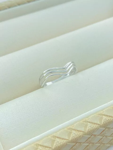 ANEL LINHAS EM V RODIO BRANCO