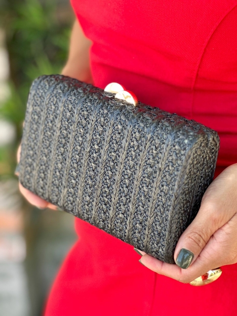 BOLSA DE FESTA TIPO CLUTCH PRETA COM TEXTURA