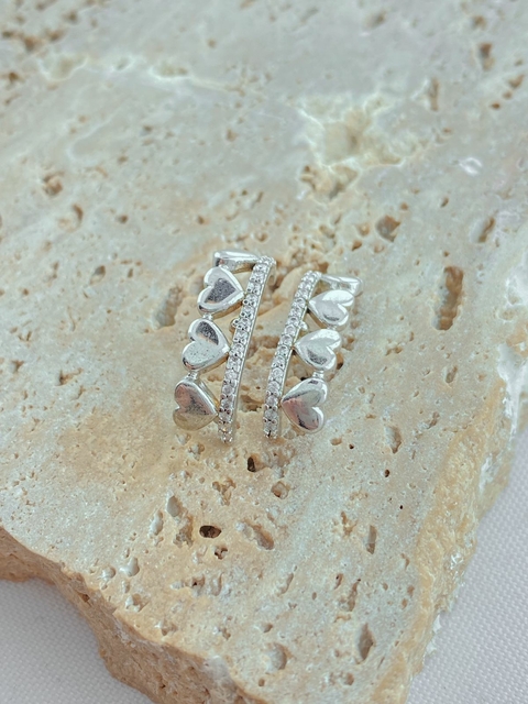 BRINCO EAR HOOK CORAÇÃO LISO COM ZIRCONIA RODIO BRANCO