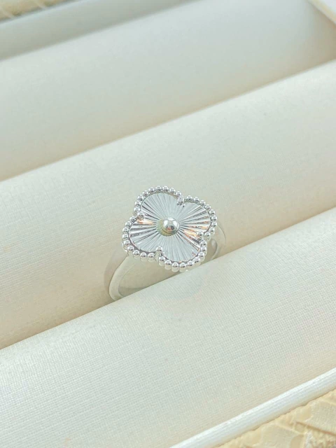 ANEL FLOR LISO RODIO BRANCO