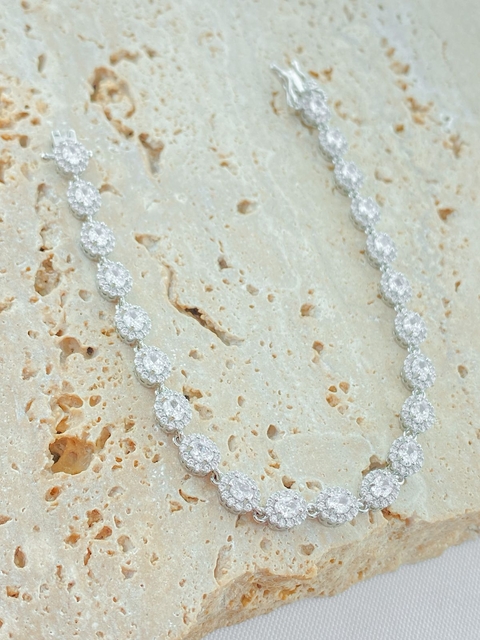 PULSEIRA RIVIERA OVAL CRAVEJADA COM MICROZIRCÔNIAS