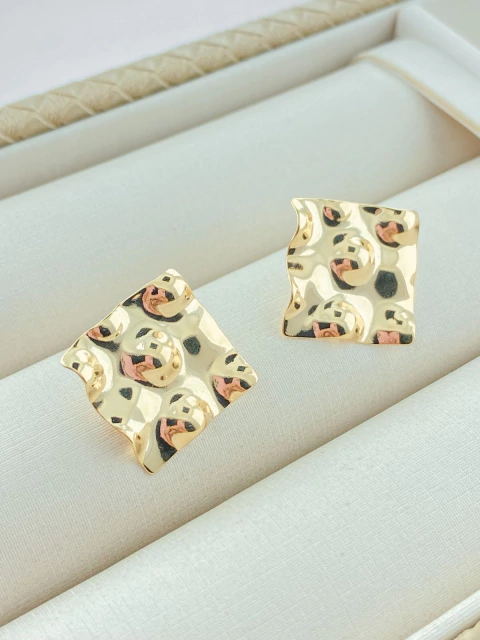 BRINCO QUADRADO 20MM COM BOLINHAS