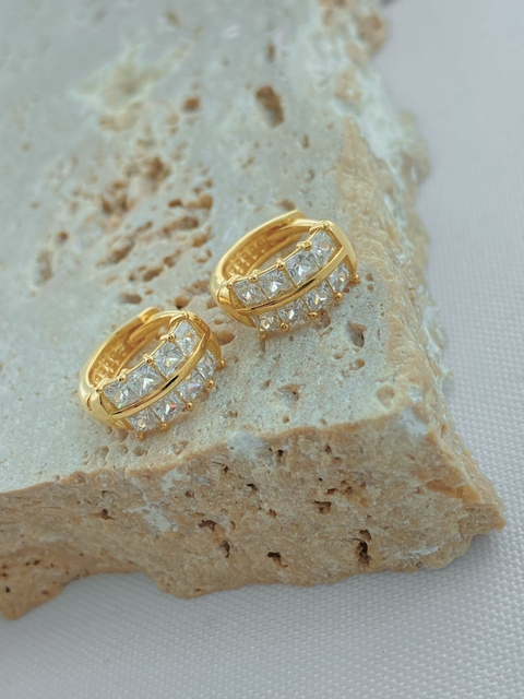 BRINCO ARGOLA DE CLICK NAVETES CRISTAL FOLHEADO A OURO