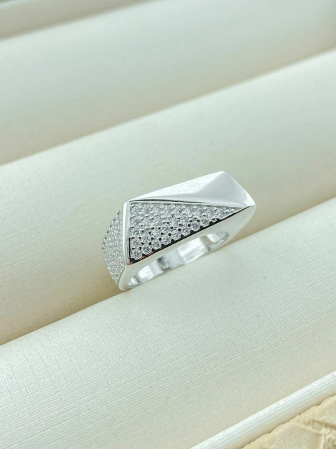 ANEL TRIÂNGULOS LISO E CRAVEJADO RODIO BRANCO