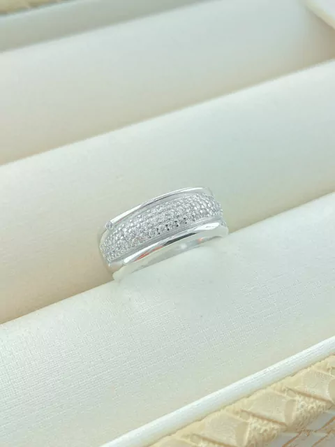 ANEL BORDAS LISAS COM CENTRO CRAVEJADO RODIO BRANCO