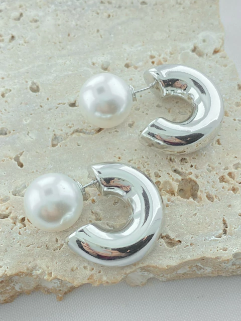 BRINCO ARGOLA TUBO COM TARRACHA PEROLA RODIO BRANCO