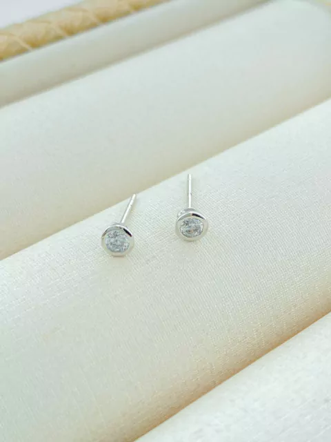 BRINCO PONTO DE LUZ ENCAPSULADO RODIO BRANCO 4MM