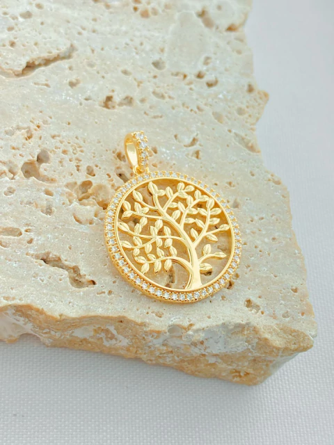 PINGENTE ÁRVORE DA VIDA CRAVEJADO FOLHADO A OURO