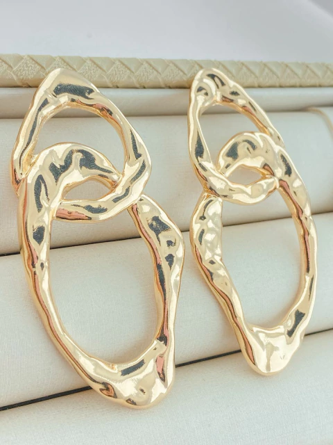 BRINCO CHAPA OVAL ENTRELAÇADA