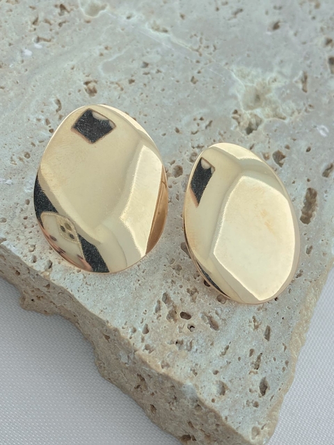 BRINCO DOURADO LISO OVAL FOLHADO A OURO