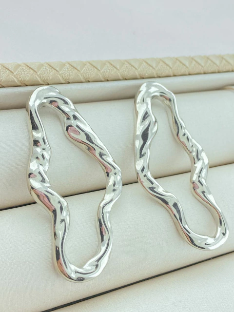 BRINCO CHAPA TRABALHADA ORGÂNICO