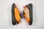 YEEZY BOOST 700 CORE BLACK/ORANGE na internet