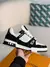 LOUIS VUITTON TRAINER na internet