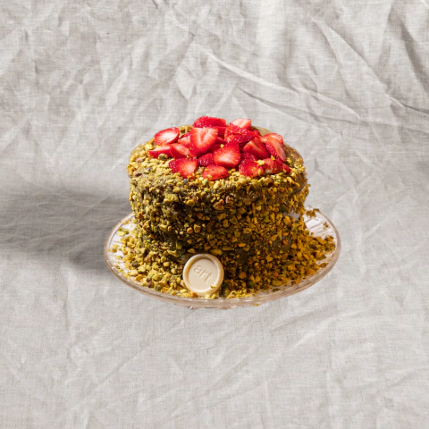 BOLO DE PISTACHE COM MORANGOS