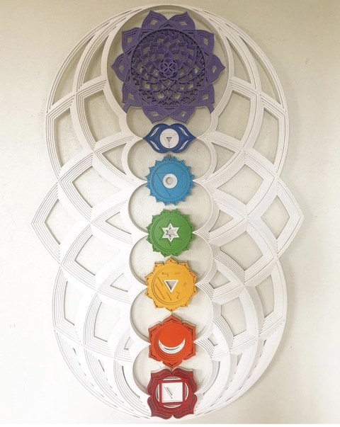 O DESPERTAR DA KUNDALINI (BRANCO E CHAKRAS COLORIDOS)