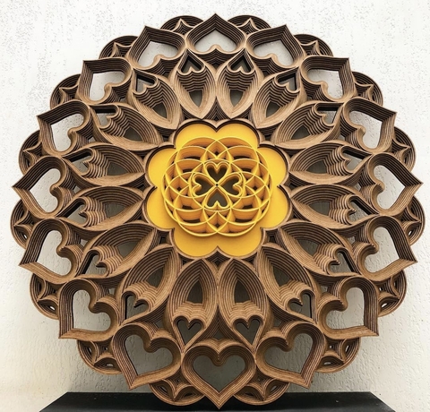 O CORAÇÃO É A PORTA (VERNIZ E AMARELO)