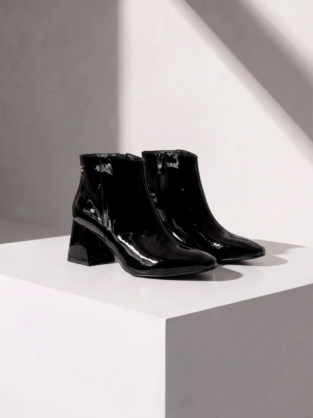 Bota California negro charol de Cataleia
