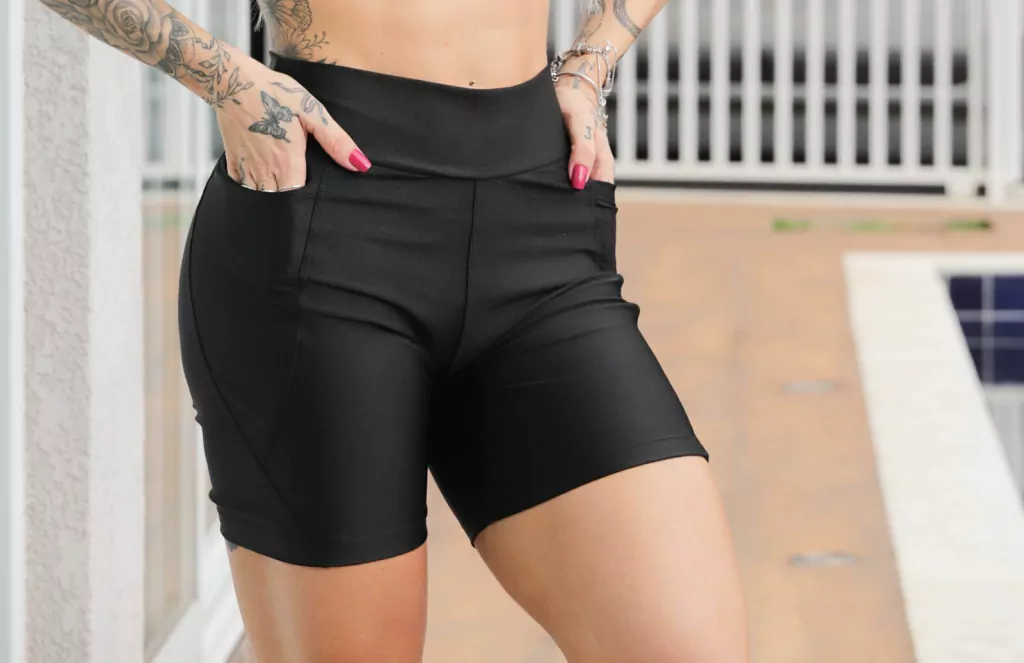 BERMUDA TRILOBAL COM BOLSO MARINA PRETO
