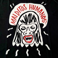 Camiseta "Malditos Humanos " por Pop Arrrgh - comprar online