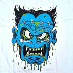 Camiseta "Vampiro Azul" por Daniel ETE - comprar online