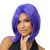 Modelo usando uma peruca colorida roxa, destacando o corte estiloso e moderno.