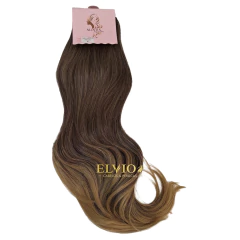 Produto Tic Tac Alinda T2/27 com cabelos longos, apresentando uma mistura de tons castanho e loiro.