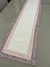 CAMINHO DE MESA TECIDO ALGODÃO COM LINHO, RENDA DE ORGANZA LILÁS SECO 1 m - Sonhos De Arte