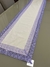 CAMINHO DE MESA TECIDO ALGODÃO COM LINHO, RENDA DE ORGANZA LILÁS 1,5 m