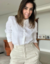 Camisa Clara em Linho com Punho Largo na internet