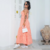 VESTIDO MIDI COM LASTEX NA COSTAS E RECORTE FRONTAL VICHY CORAL na internet