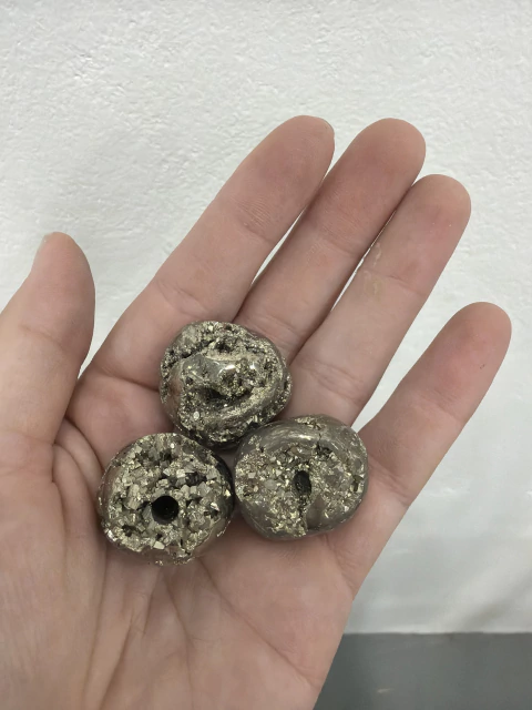 Pirita Rolada 2-3cm com furo incluído (unidade)