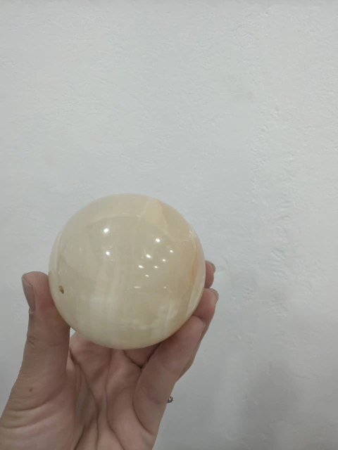 Esfera de ônix paquistanês natural 6cm com furo incluído (unidade)