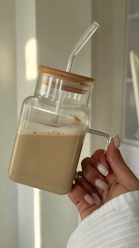 VASO DE VIDRIO LIS CON TAPA HERMETICA DE BAMBU Y SORBETE 600ml