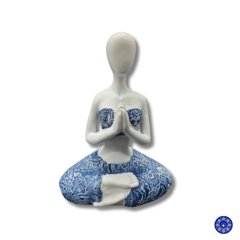 Enfeite de Resina Yoga Azul e Branco 13x11