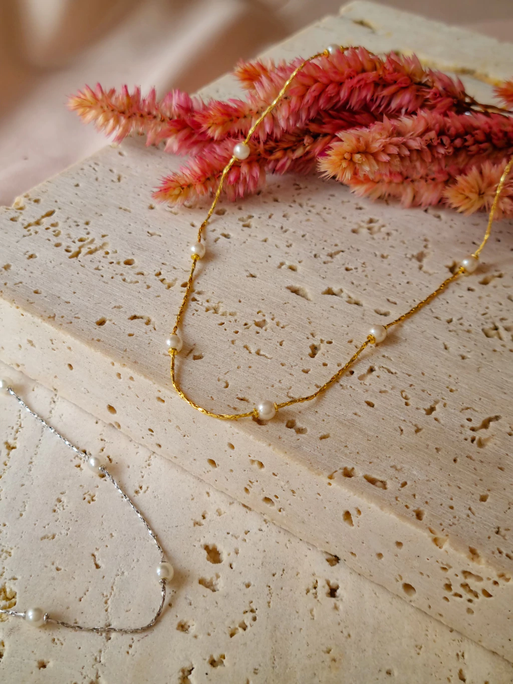 Colar Micro Pérolas