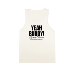 Regata Yeah Buddy Ronnie Coleman – Estampa minimalista com frase icônica 'Yeah Buddy!' e citação motivacional 'Progress takes time and discipline' assinada por Ronnie Coleman. Modelo ideal para fãs de musculação, fisiculturismo e estilo fitness casual.