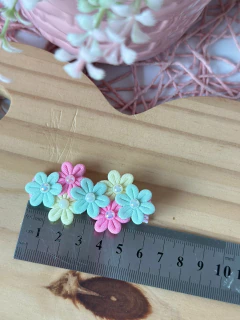 Presilha | Laço Pequeno Florzinhas Coloridas | 1 unidade | acima 6 meses na internet