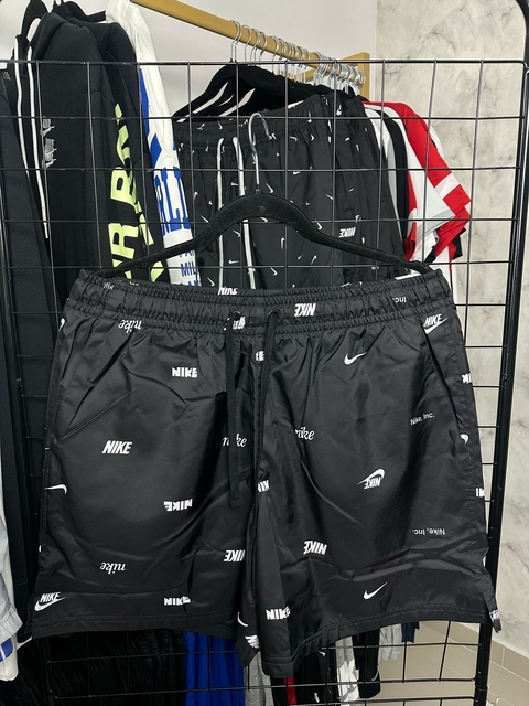 Bermuda Chuva de Nike nova com tag!