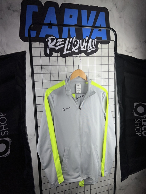 Conjunto Nike Dri- Fit Academy 23 ( Risca verde)